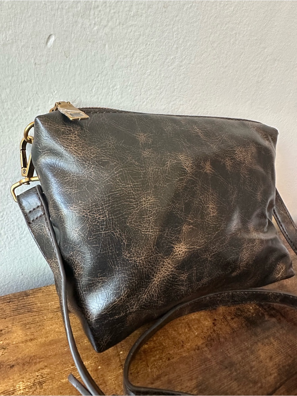 Steve Madden Faux Leather Adjustable Crossbody Bag Distressed Black Brown NWOT - Picture 2 of 5